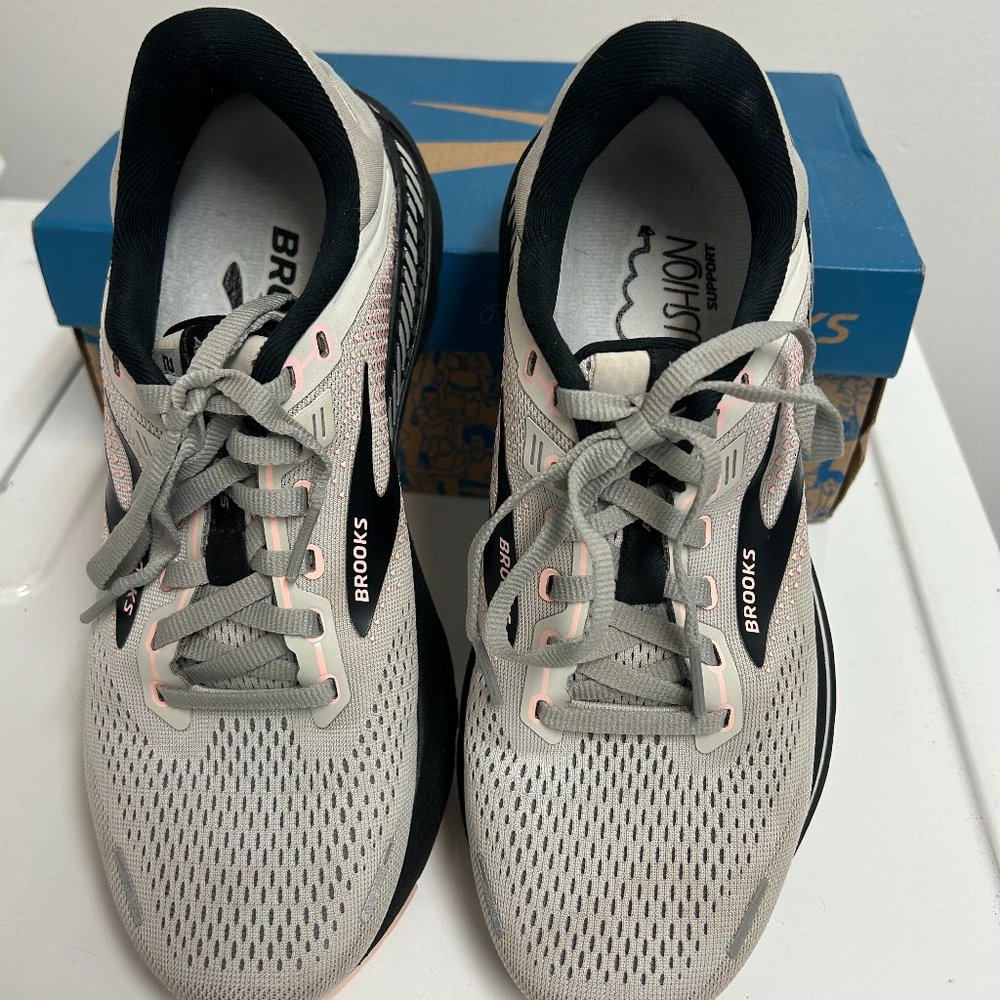 Brooks Adrenaline 22 Running Shoes